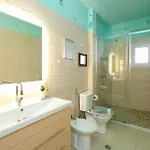 Front Terrace Apartman