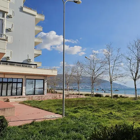 Front Terrace Apartment *