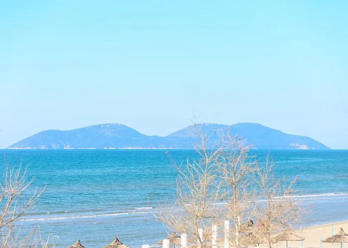 Front Terrace Apartmán