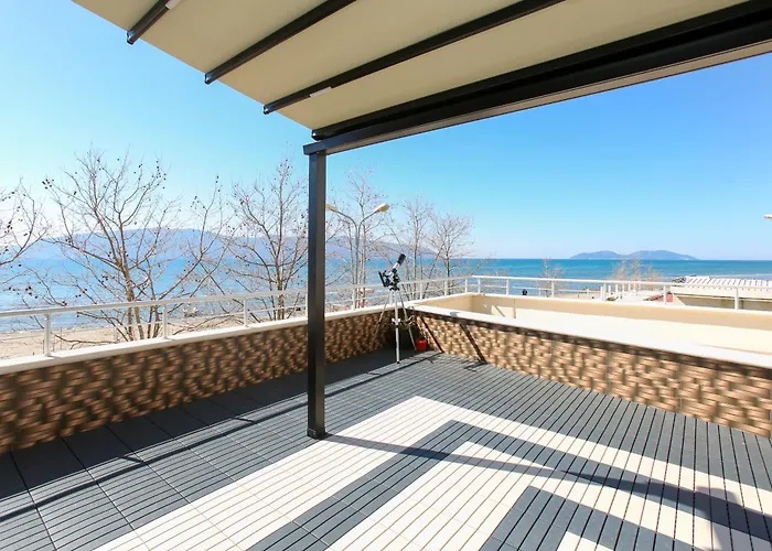 Front Terrace Apartmán *