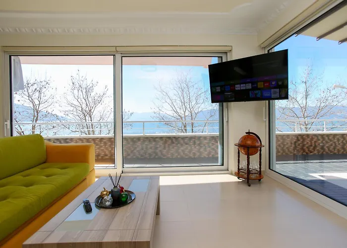 Front Terrace Apartmán