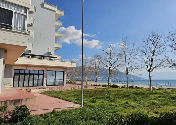 Front Terrace Apartmán *