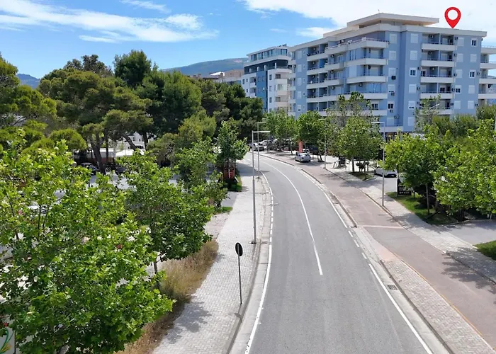 Front Terrace Apartmán