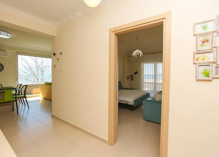 Front Terrace Apartmán *